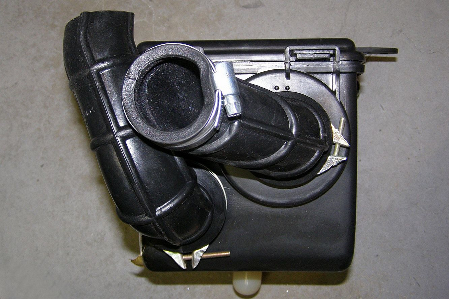 Outback 200 air box assembly end view