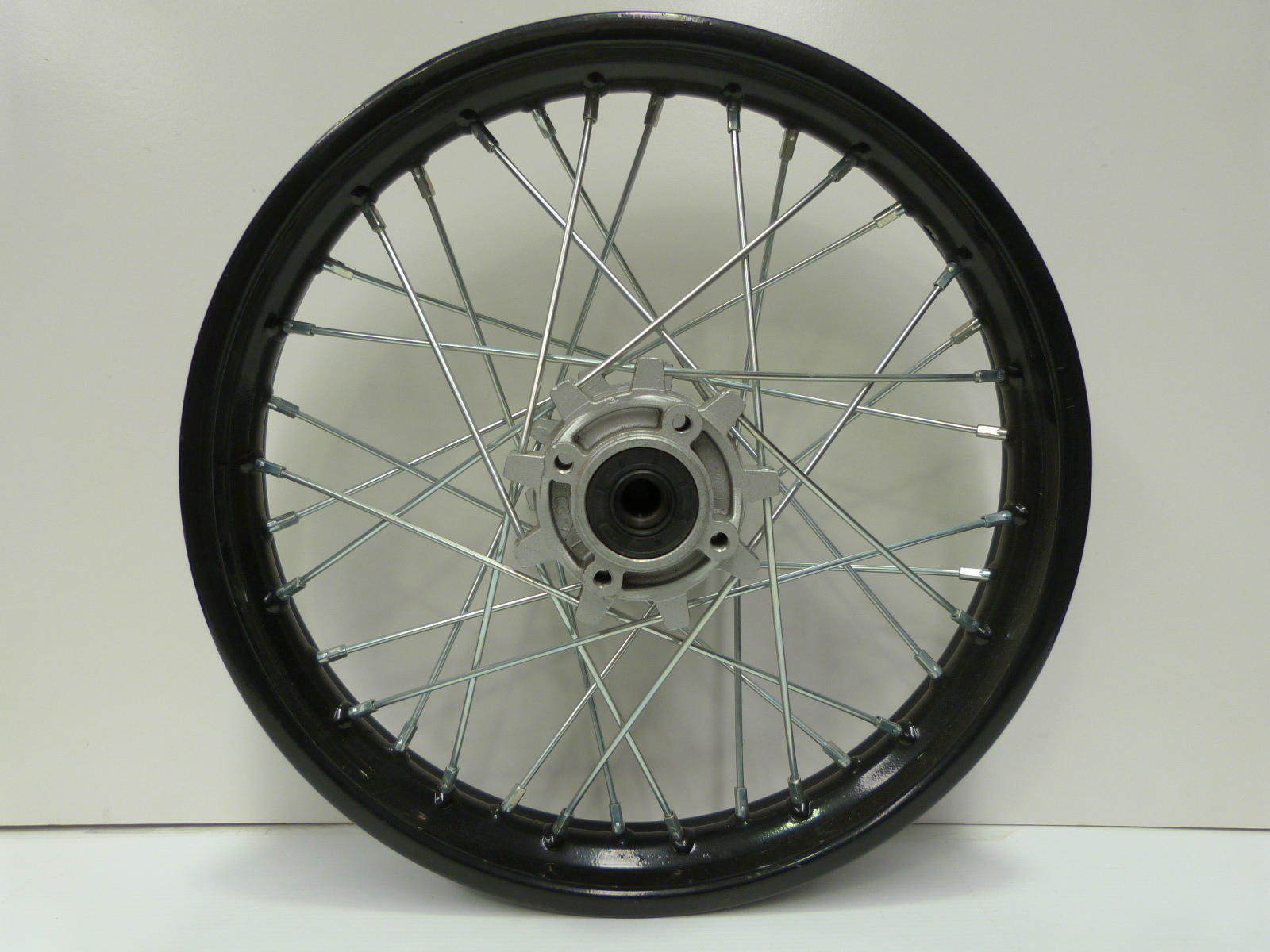 XB33 rear wheel (Black) (4)